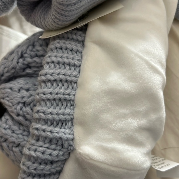 NWT Northeast Outfitters Cozy Cabin Beanie and Gloves Set - Picture 2 of 3